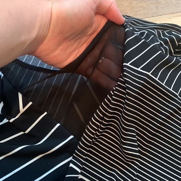 DAISY Fuentes Long Sleeve Striped Blouse w/ Mesh V-Neck Black & White Women’s XL - Picture 9 of 16